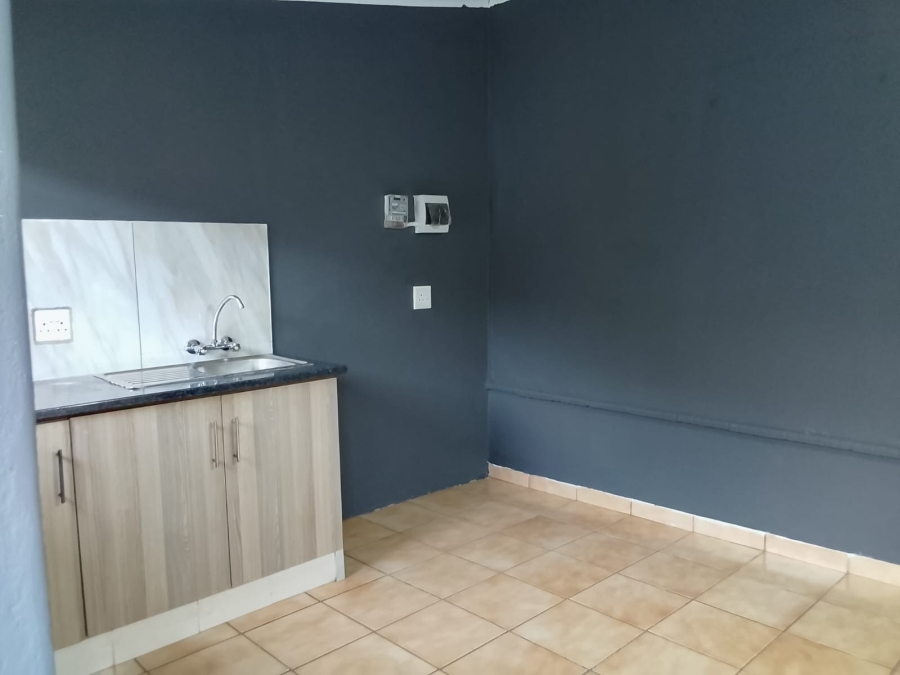 To Let 1 Bedroom Property for Rent in Oos Einde North West